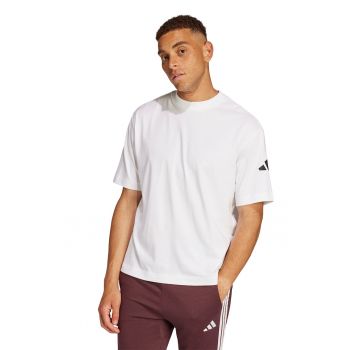 Tricou cu decolteu la baza gatului