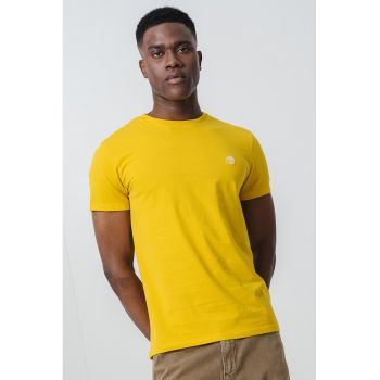 Tricou cu decolteu la baza gatului si logo discret