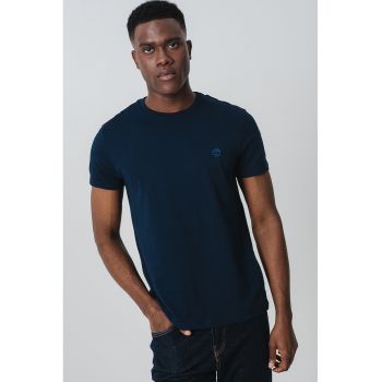 Tricou cu decolteu la baza gatului si logo discret