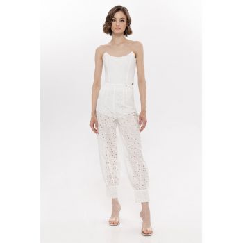 Pantaloni crop cu talie inalta si decupaje discrete