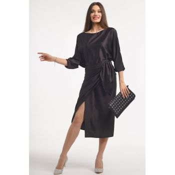 Rochie petrecuta cu slit frontal