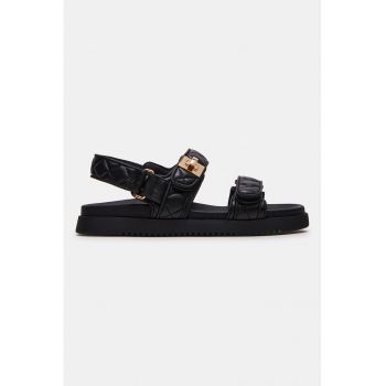 Sandale matlasate cu talpa plata si inchidere velcro