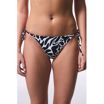 Slip de baie cu inchidere laterala si model