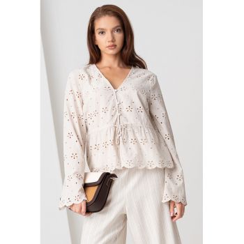 Bluza lejera cu perforatii