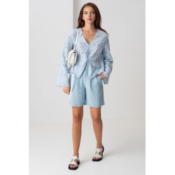 Bluza lejera cu perforatii