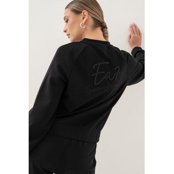 Costum sport cu logo brodat pe partea din spate - pentru fitness
