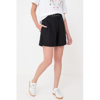 Pantaloni scurti din amestec de in cu o curea in talie