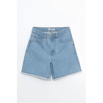 Pantaloni scurti din denim cu termiantii franjurate