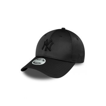 Sapca de satin cu logo brodat