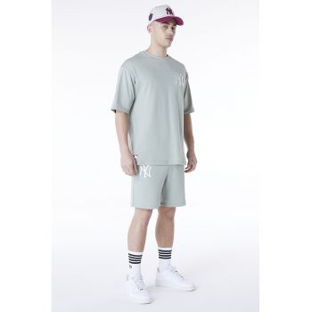 Set de tricou cu pantaloni scurti cu monograma brodata