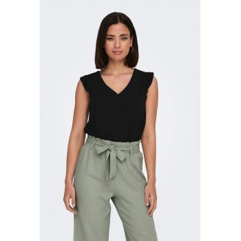 Tricou cu decolteu in V si maneci cu volane