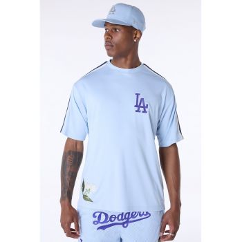Tricou cu detaliu floral brodat