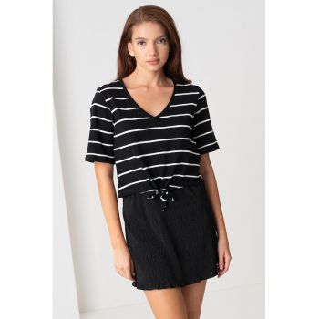 Bluza cu decolteu in V si model in dungi