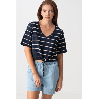 Bluza cu decolteu in V si model in dungi