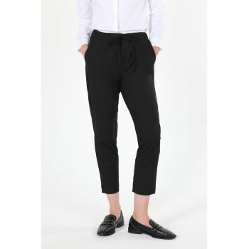 Pantaloni crop cu buzunare laterale