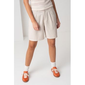 Pantaloni scurti cu croiala dreapta