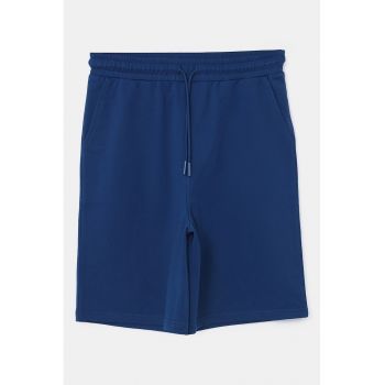 Pantaloni scurti cu model uni si talie inalta