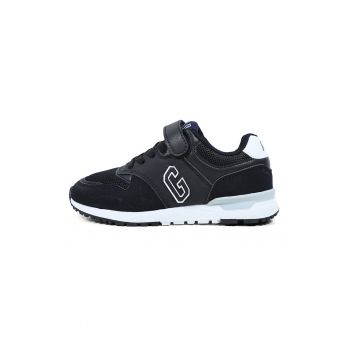 Pantofi sport cu velcro si insertii de plasa