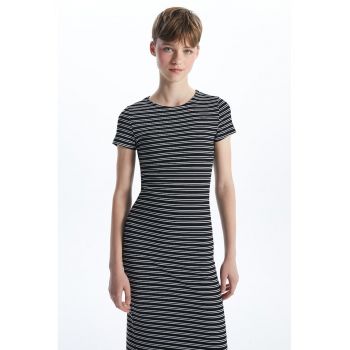 Rochie cambrata cu model in dungi