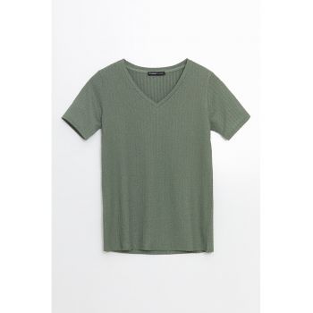 Tricou cu decolteu in V