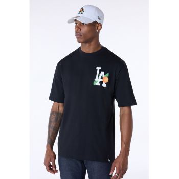 Tricou cu decolteu la baza gatului si imprimeu