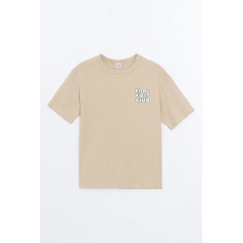 Tricou cu decolteu la baza gatului si imprimeu discret