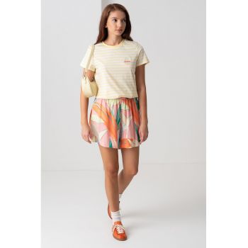 Tricou cu decolteu la baza gatului si model in dungi