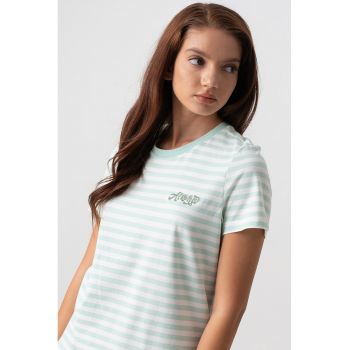 Tricou cu decolteu la baza gatului si model in dungi