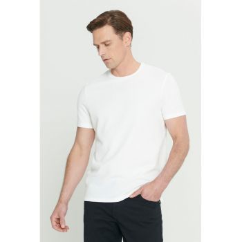 Tricou cu decolteu la baza gatului