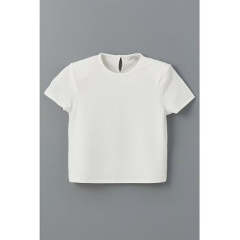 Tricou cu model uni si decolteu la baza gatului