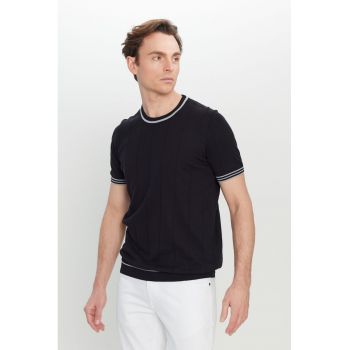 Tricou din bumbac cu decolteu la baza gatului