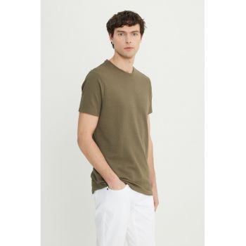 Tricou slim fit cu decolteu la baza gatului