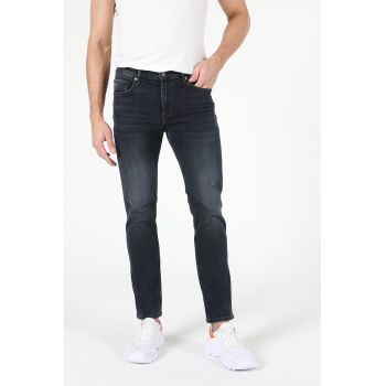 Blugi slim fit cu model cu 5 buzunare