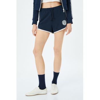 Pantaloni scurti cu talie inalta si snur
