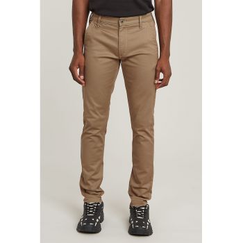 Pantaloni slim fit din amestec de bumbac organic