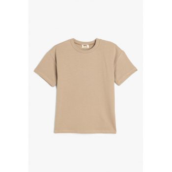 Tricou cu decolteu la baza gatului