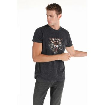 Tricou cu imprimeu grafic