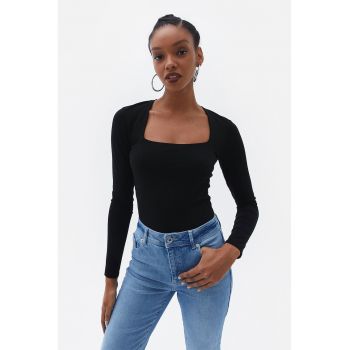 Bluza cu decolteu patrat