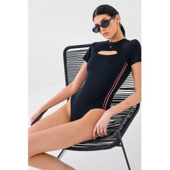 Costum de baie intreg cu decupaj lateral