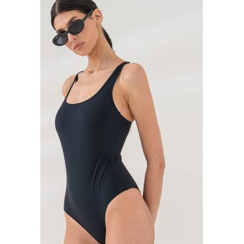 Costum de baie intreg