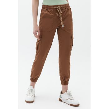Pantaloni jogger crop cargo - Maro fango -