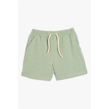 Pantaloni scurti cu buzunare oblice