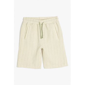 Pantaloni scurti cu imprimeu si buzunare laterale