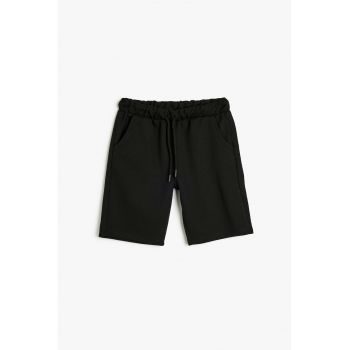 Pantaloni scurti cu model uni si snur de ajustare in talie