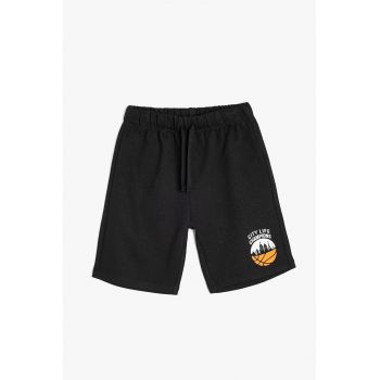 Pantaloni scurti cu snur de ajustare si detaliu cu aplicatie