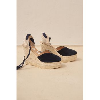 Sandale wedge de piele intoarsa cu bareta infasurabila