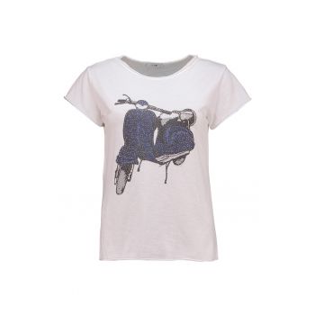 Tricou cu decolteu la baza gatului si aplicatii din strasuri