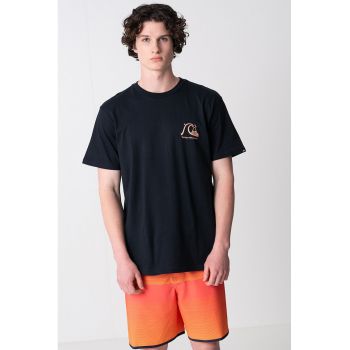Tricou cu decolteu la baza gatului si imprimeu grafic