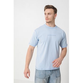 Tricou cu decolteu la baza gatului si imprimeu logo