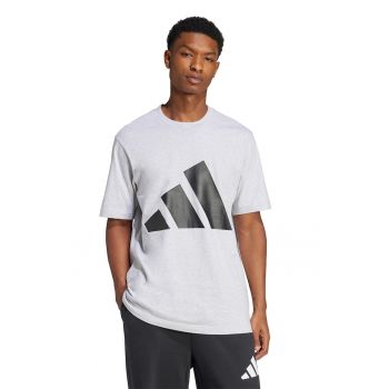 Tricou cu decolteu la baza gatului si imprimeu logo